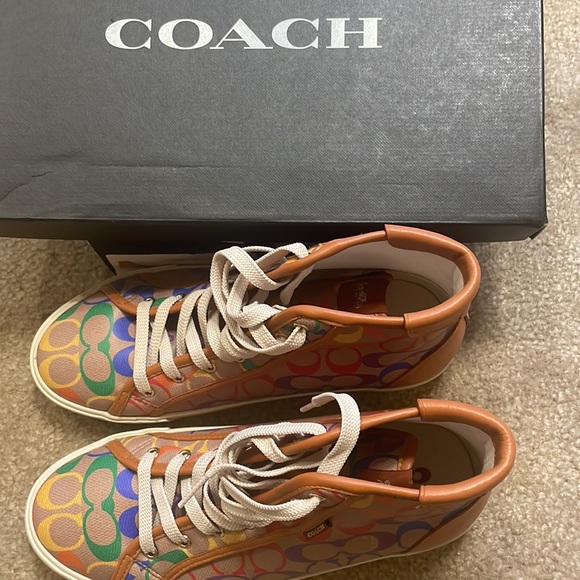 Coach Womens hightop- gently used - Picture 4 of 5